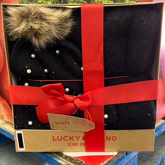 Lucky Brand Accessories - New- NIB Lucky Brand Scarf and Hat Set, black cozy oversized chunky 🍀 lucky b…